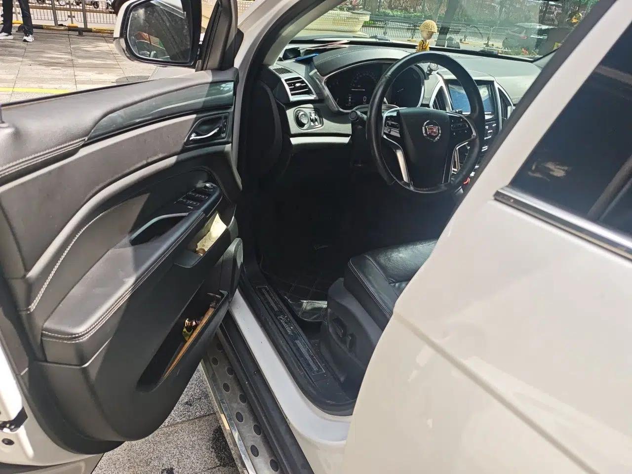 Cadillac SRX 2013 3.0L Comfort Model — миниатюра 17