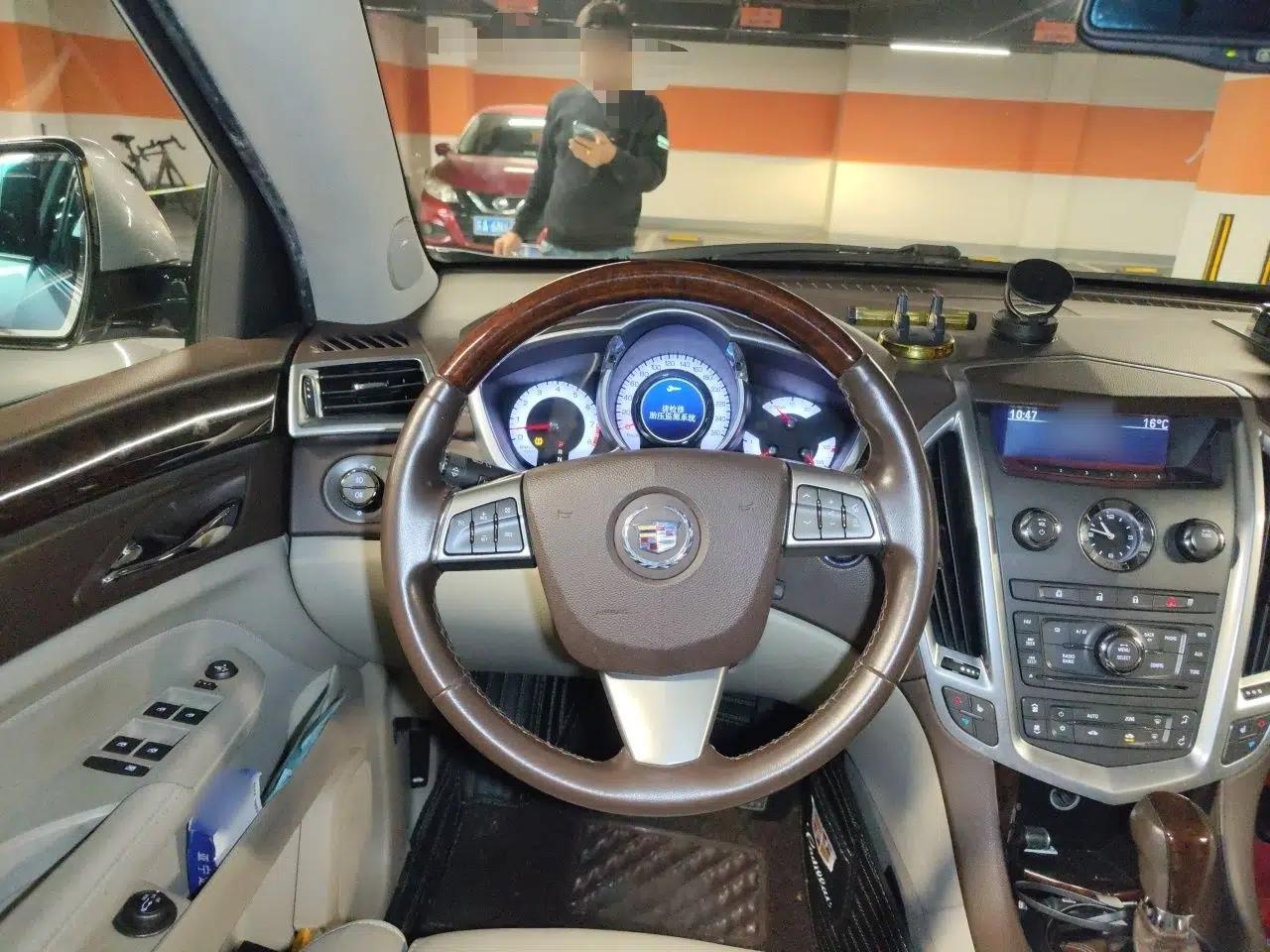 Cadillac SRX 2011 3.0L Luxury Model — миниатюра 11