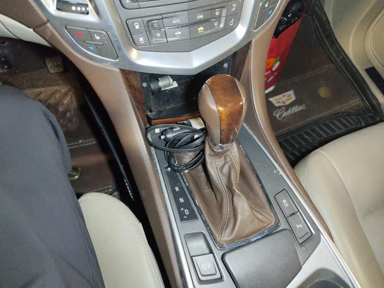 Cadillac SRX 2011 3.0L Luxury Model — миниатюра 15
