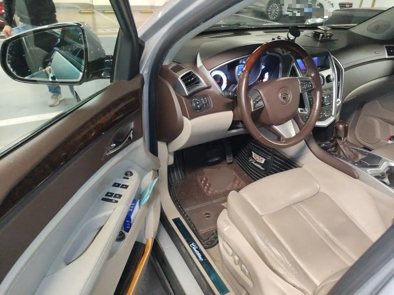 Cadillac SRX 2011 3.0L Luxury Model — миниатюра 17