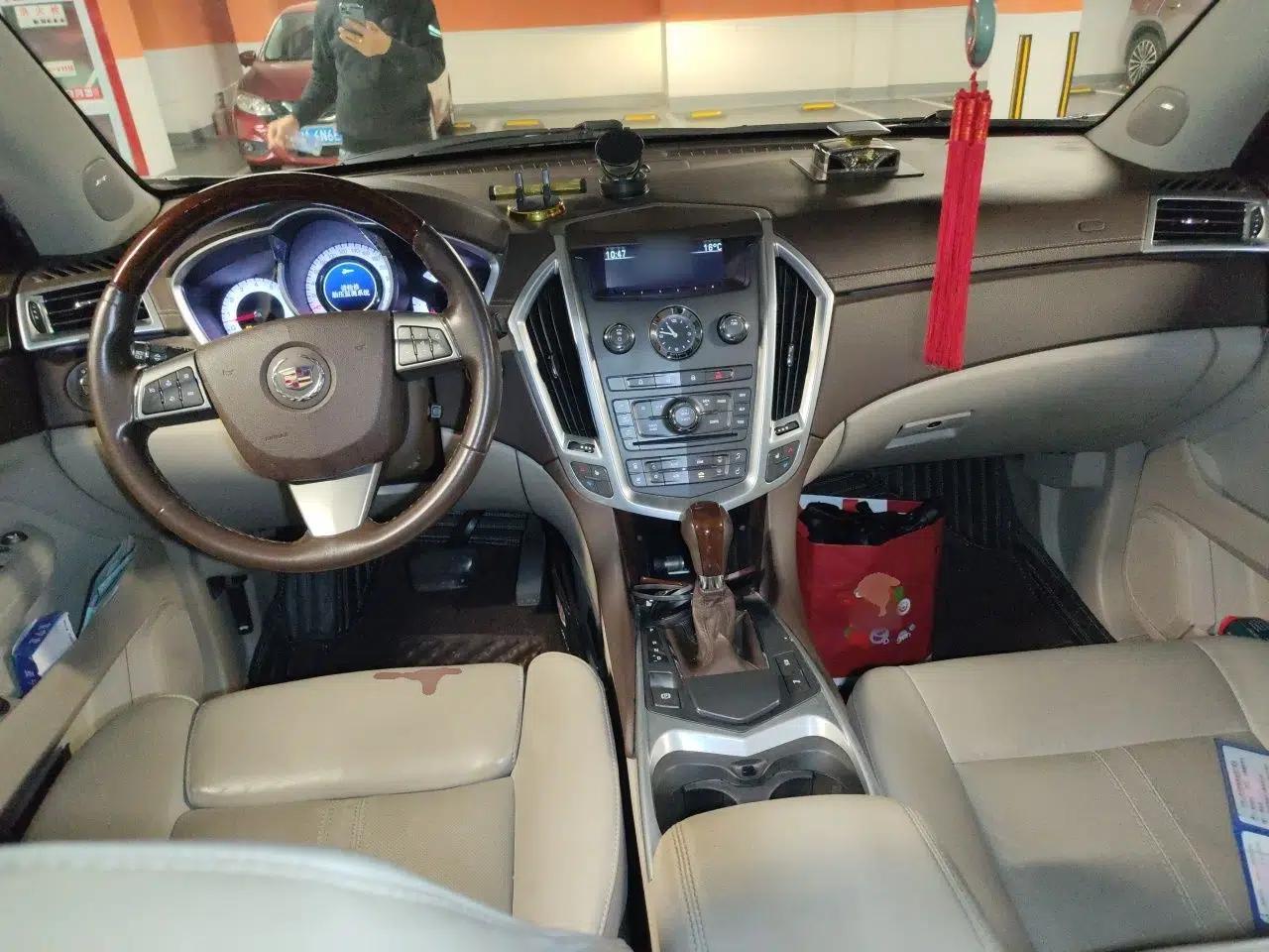 Cadillac SRX 2011 3.0L Luxury Model — миниатюра 10