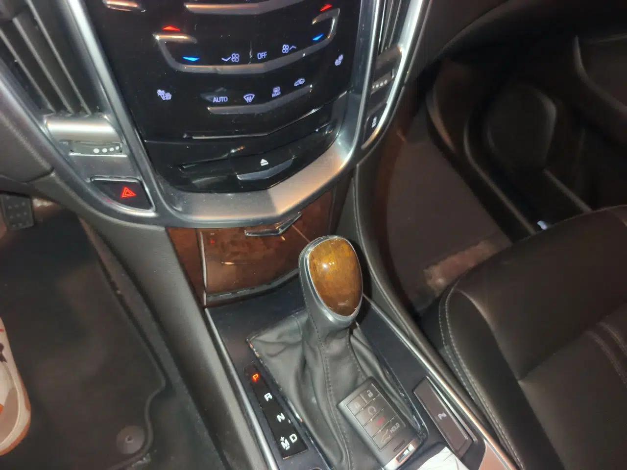Cadillac SRX 2013 3.0L Elite Model — миниатюра 15