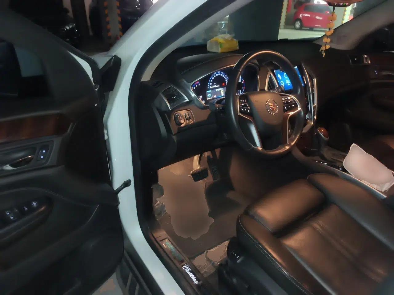 Cadillac SRX 2013 3.0L Elite Model — миниатюра 17