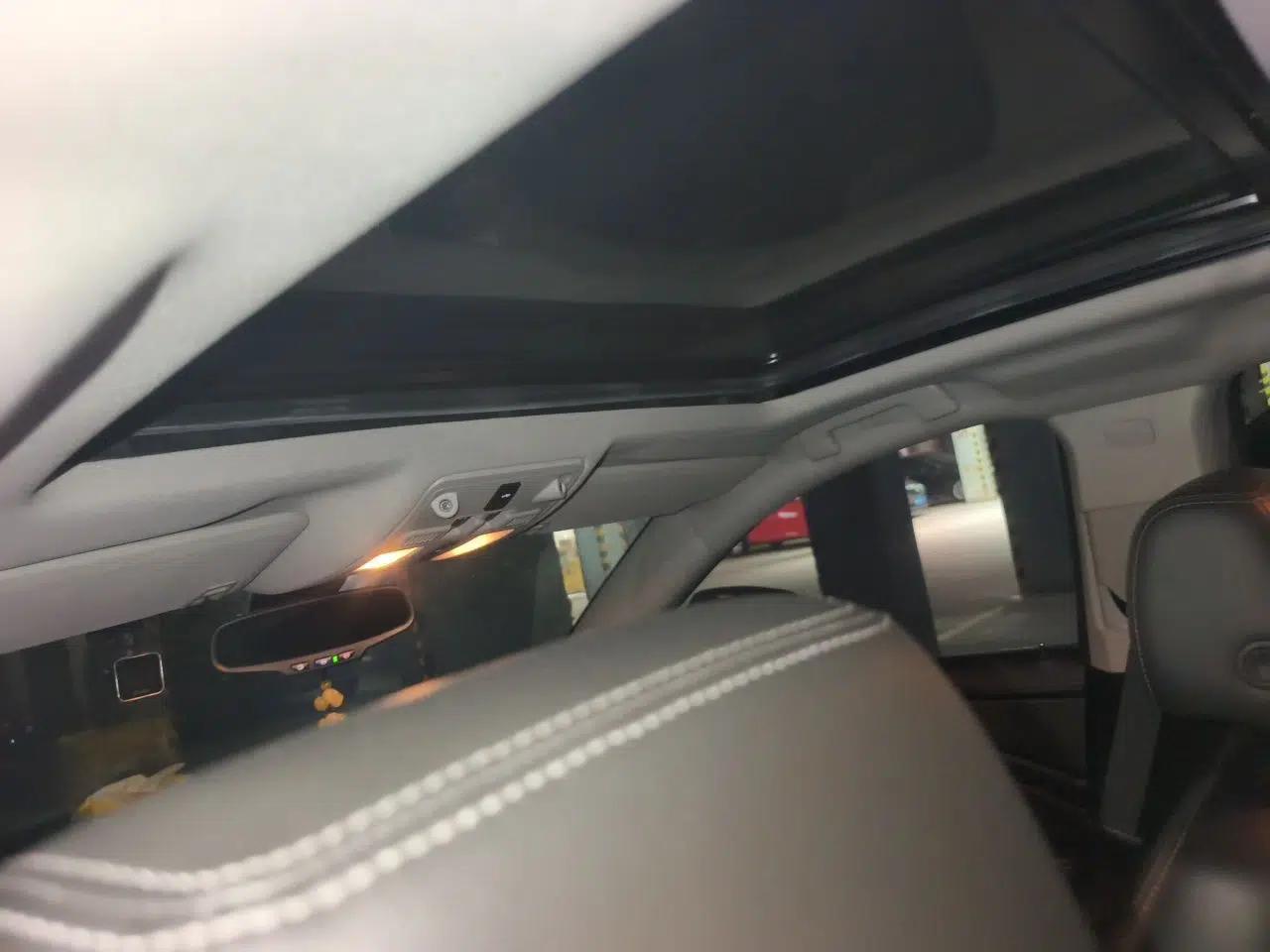Cadillac SRX 2013 3.0L Elite Model — миниатюра 19