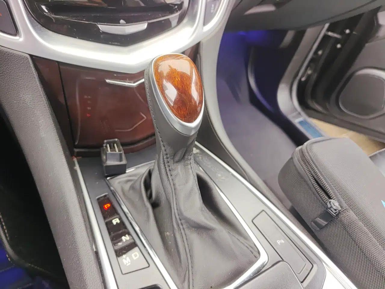 Cadillac SRX 2015 3.0L Elite Model — миниатюра 15