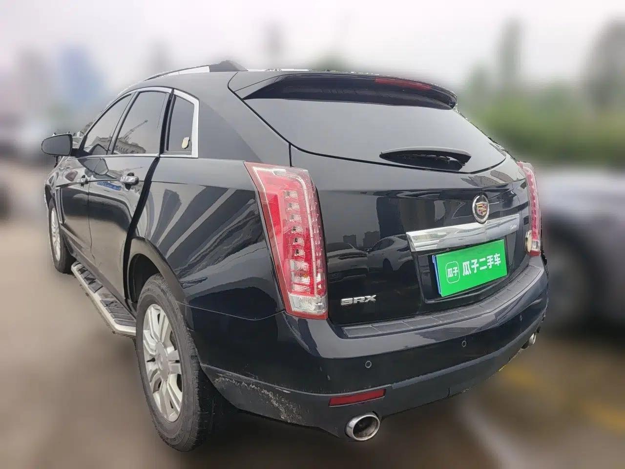 Cadillac SRX 2015 3.0L Elite Model — миниатюра 4