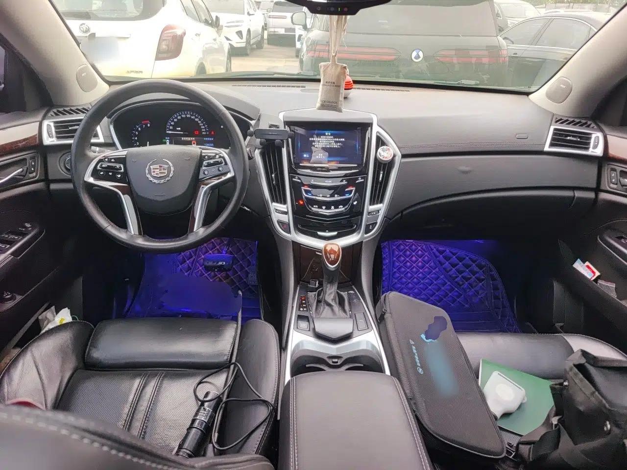 Cadillac SRX 2015 3.0L Elite Model — миниатюра 10