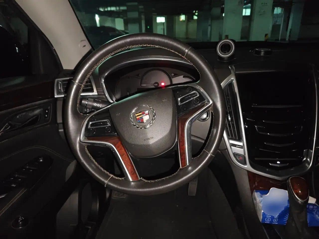 Cadillac SRX 2013 3.0L Elite Model — миниатюра 11