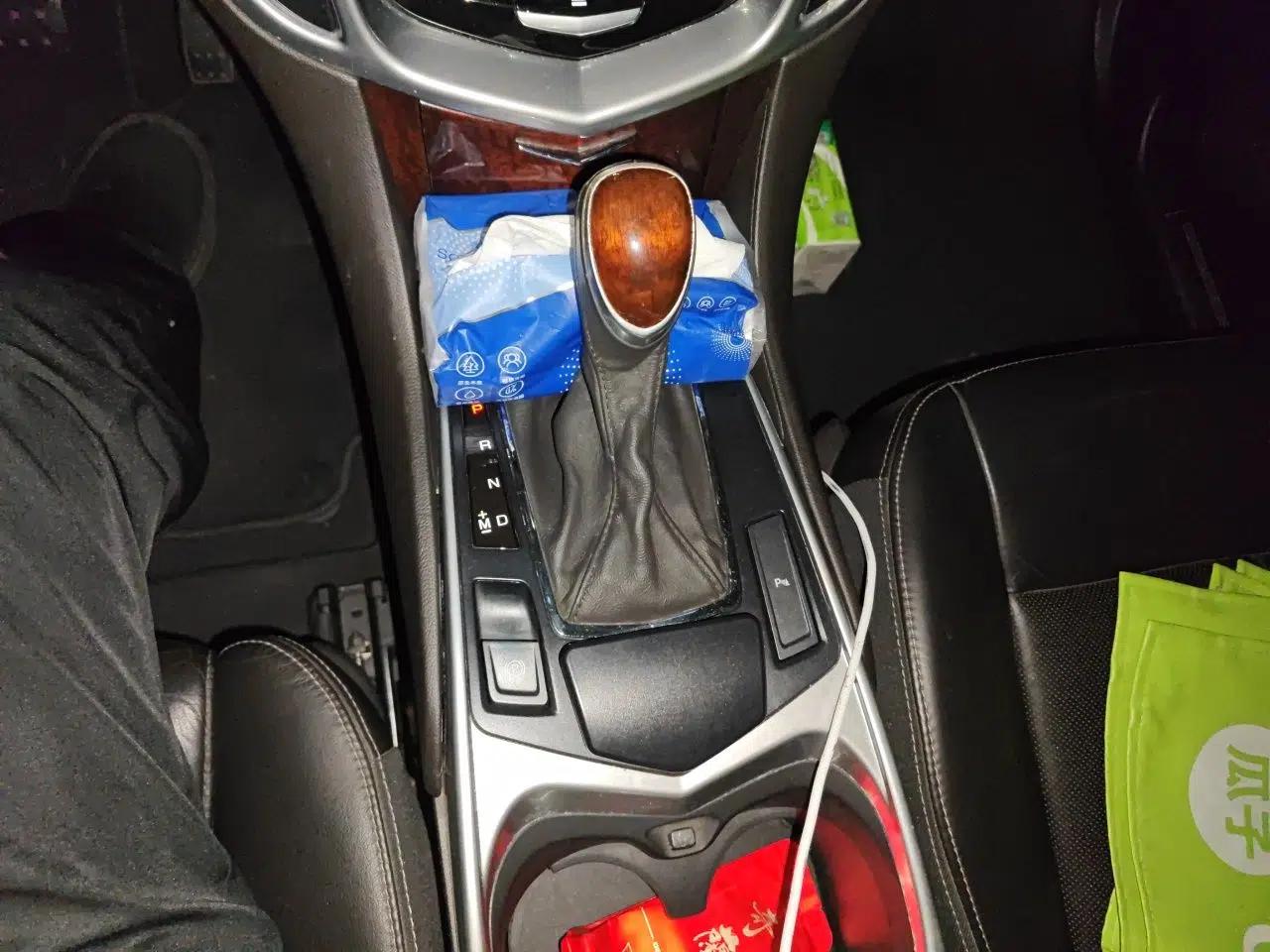 Cadillac SRX 2013 3.0L Elite Model — миниатюра 15