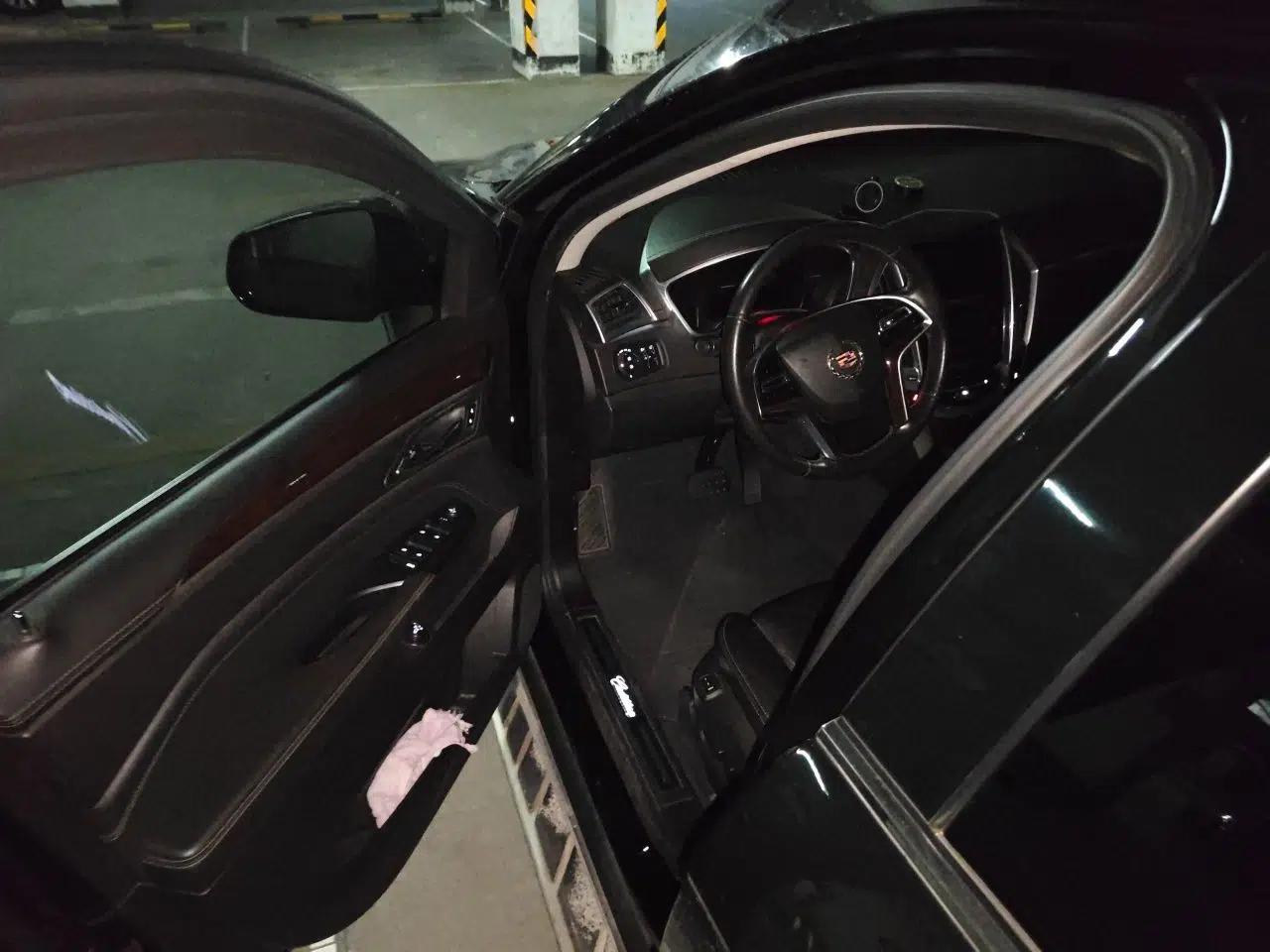 Cadillac SRX 2013 3.0L Elite Model — миниатюра 17
