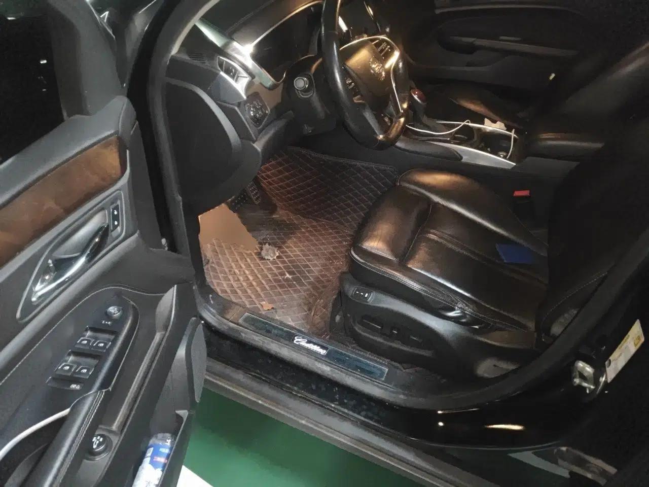 Cadillac SRX 2014 3.0L Elite Model — миниатюра 17