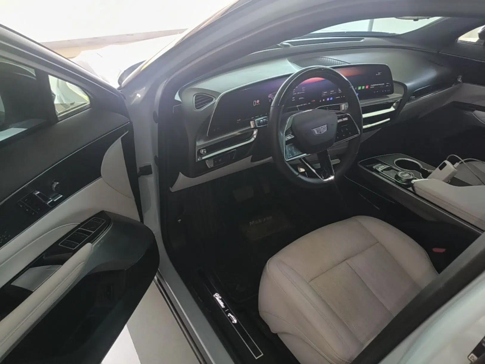 Cadillac LYRIQ 2022 Rear-Drive Long-Range Luxury Edition — миниатюра 19