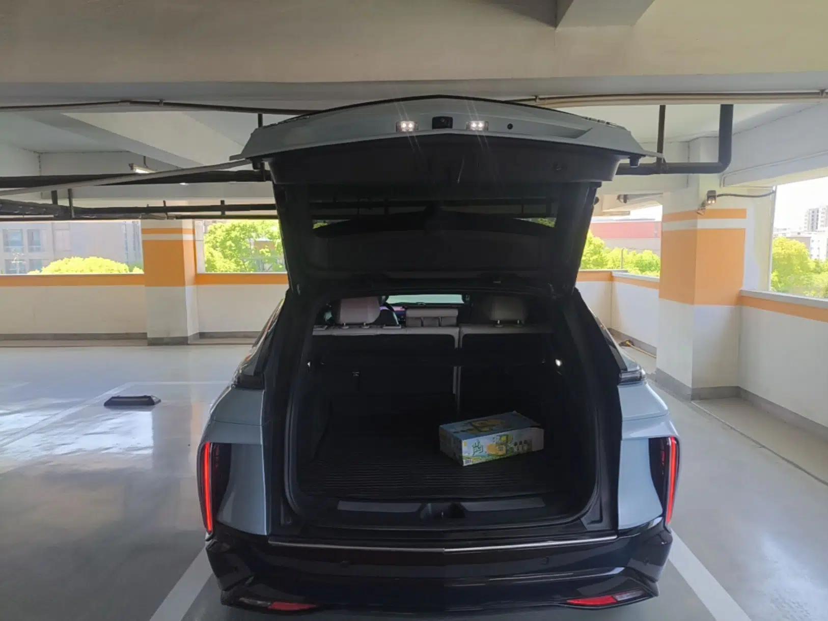Cadillac LYRIQ 2022 Rear-Drive Long-Range Luxury Edition — миниатюра 22