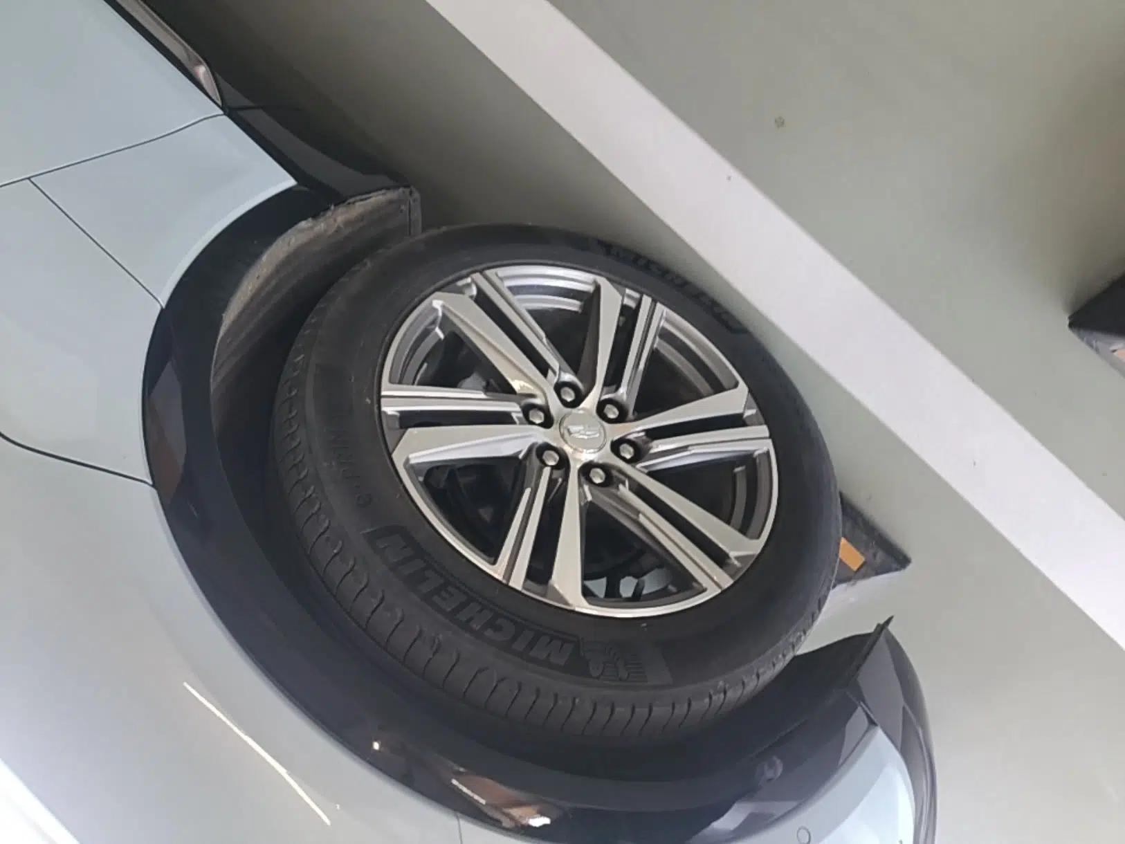 Cadillac LYRIQ 2022 Rear-Drive Long-Range Luxury Edition — миниатюра 8