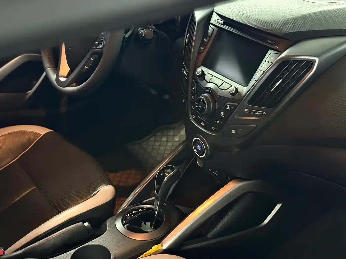 Veloster 2012 1.6T Automatic Luxury Edition — миниатюра 12