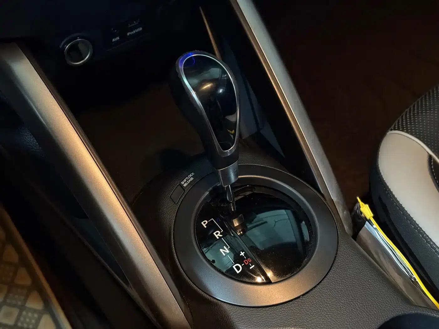Veloster 2012 1.6T Automatic Luxury Edition — миниатюра 14