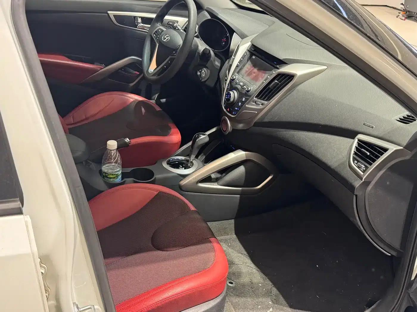 Veloster 2012 1.6T Automatic Luxury Edition — миниатюра 15