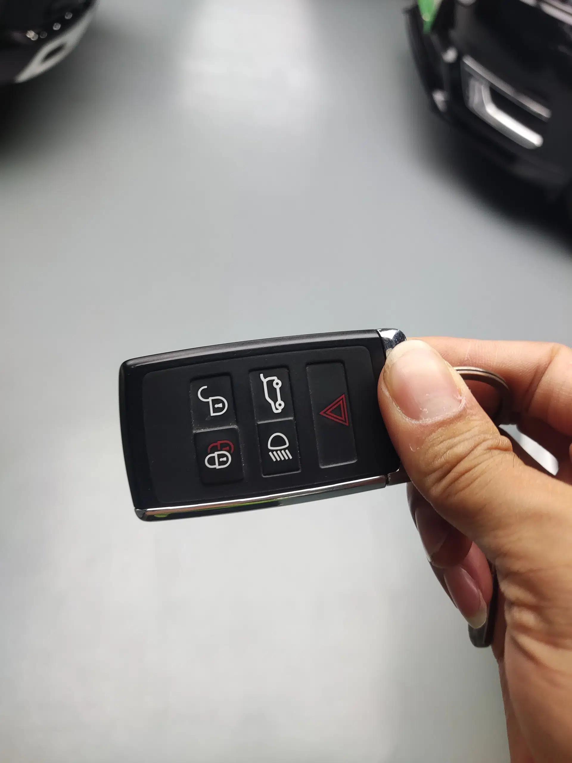 Land Rover Discovery Sport New Energy 2022 Facelifted P300e Plug-in Hybrid Electric Version — миниатюра 12