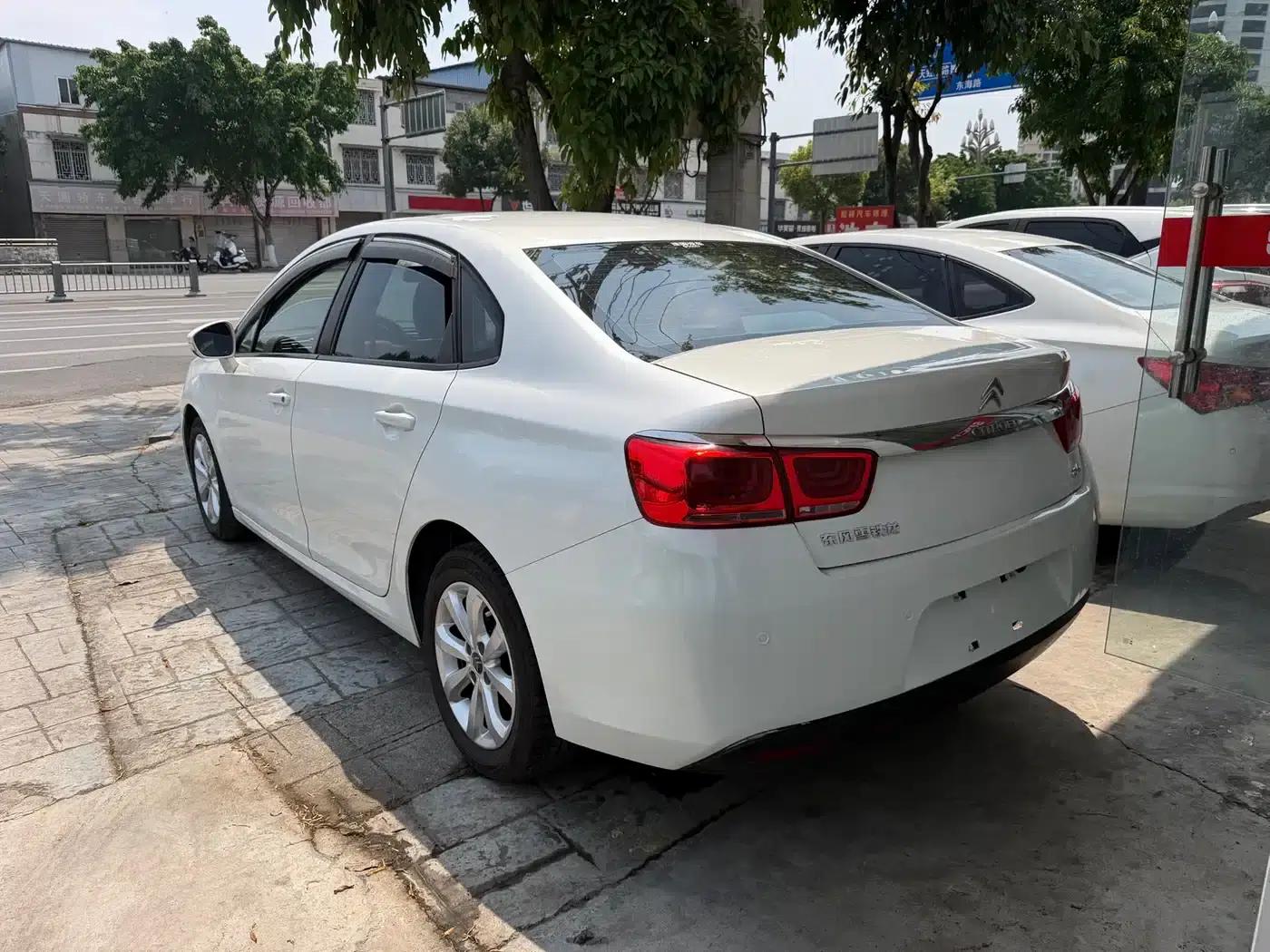 Citroën C4 Sega 2016 1.6L Manual Comfort Edition — миниатюра 6