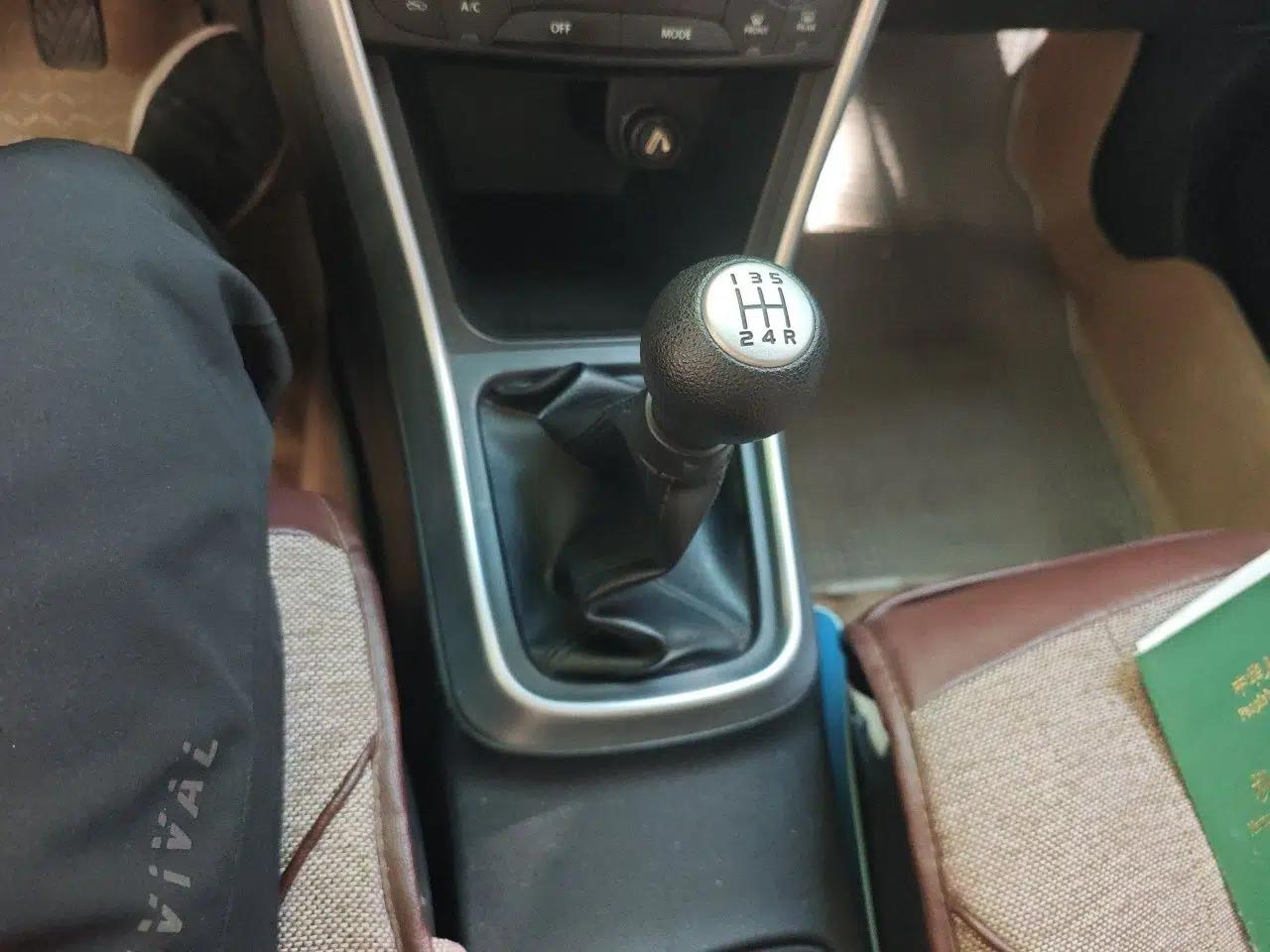 Suzuki S-Cross 2014 1.6L Manual Two-Wheel Drive Elite Model — миниатюра 11
