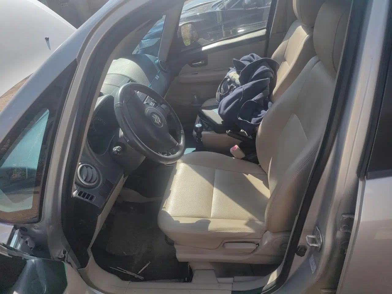 Suzuki SX4 S-Cross 2011 1.6L Manual Comfort Version — миниатюра 16