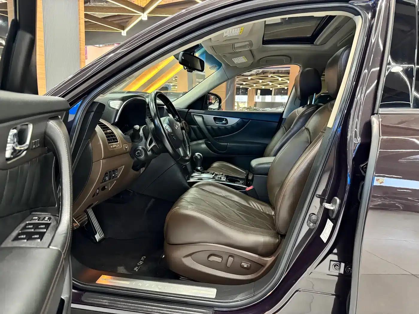 Infiniti QX70 2013 3.7L Super Edition — миниатюра 6