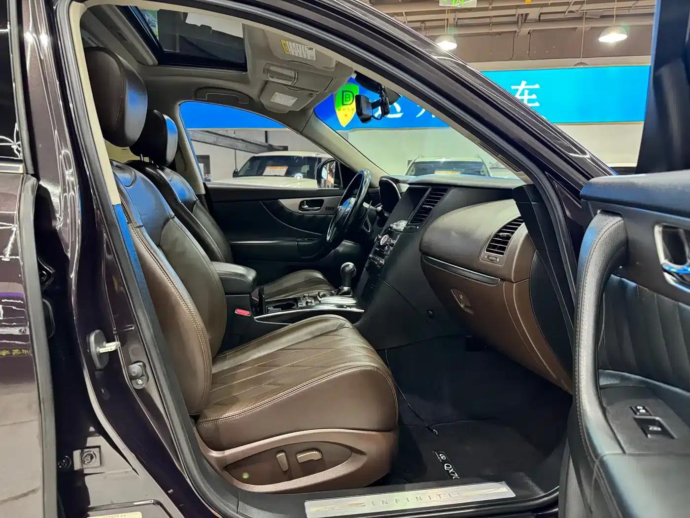 Infiniti QX70 2013 3.7L Super Edition — миниатюра 7