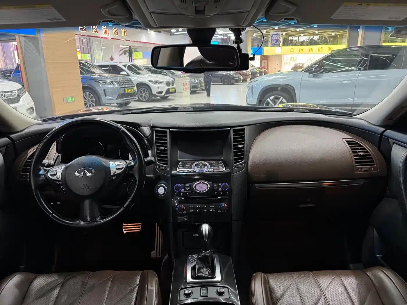 Infiniti QX70 2013 3.7L Super Edition — миниатюра 9