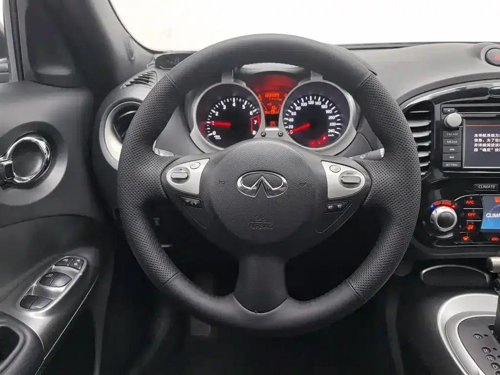 Infiniti ESQ 2014 1.6L Premium Edition — миниатюра 11