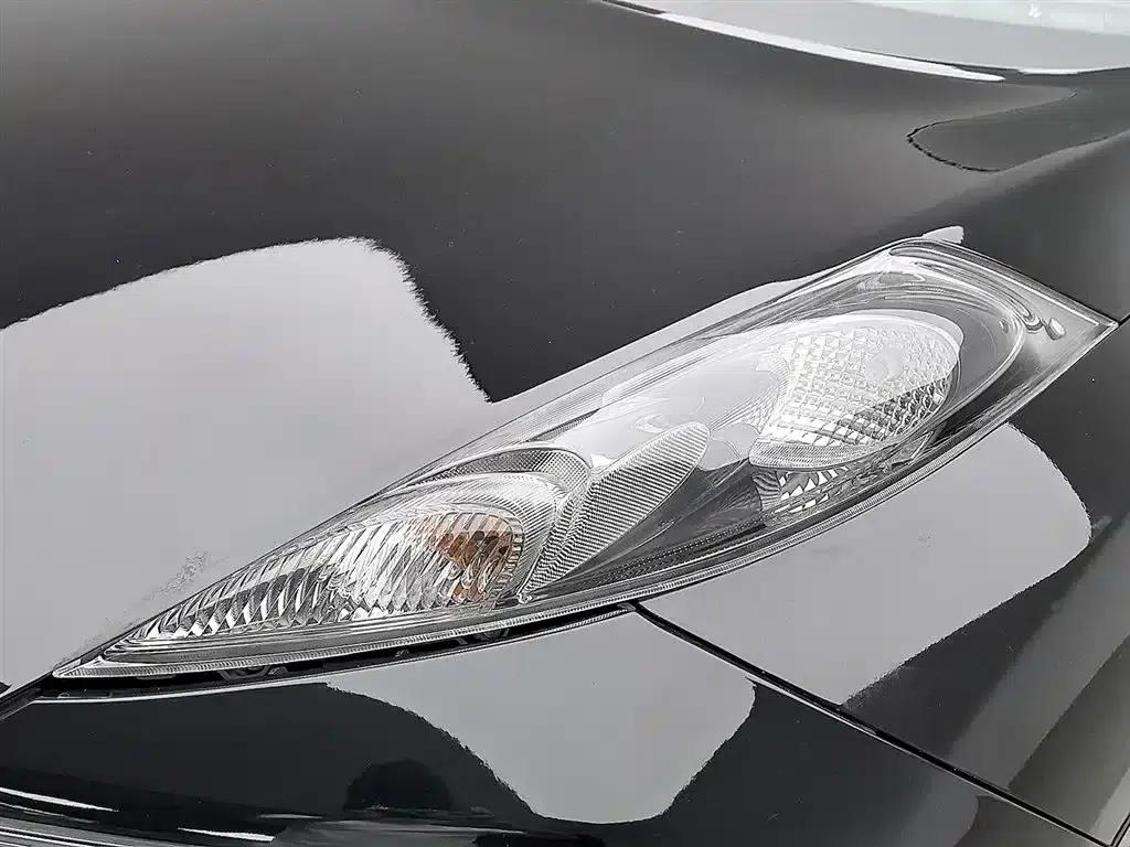 Infiniti ESQ 2014 1.6L Premium Edition — миниатюра 7