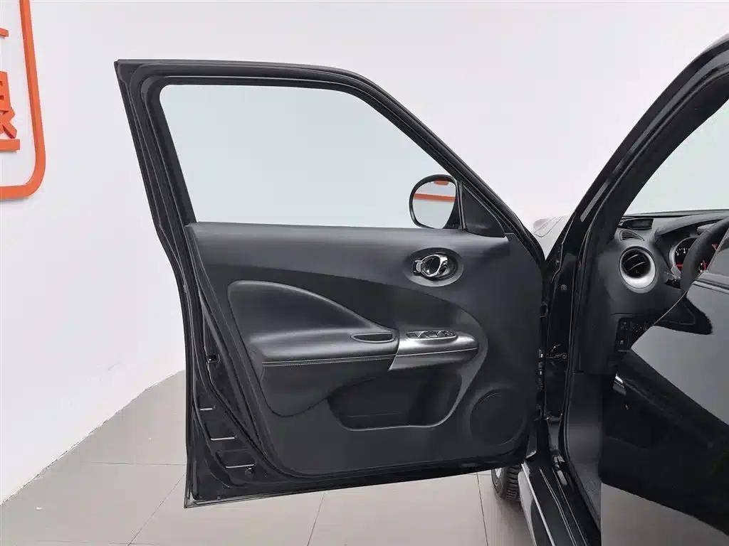 Infiniti ESQ 2014 1.6L Premium Edition — миниатюра 8