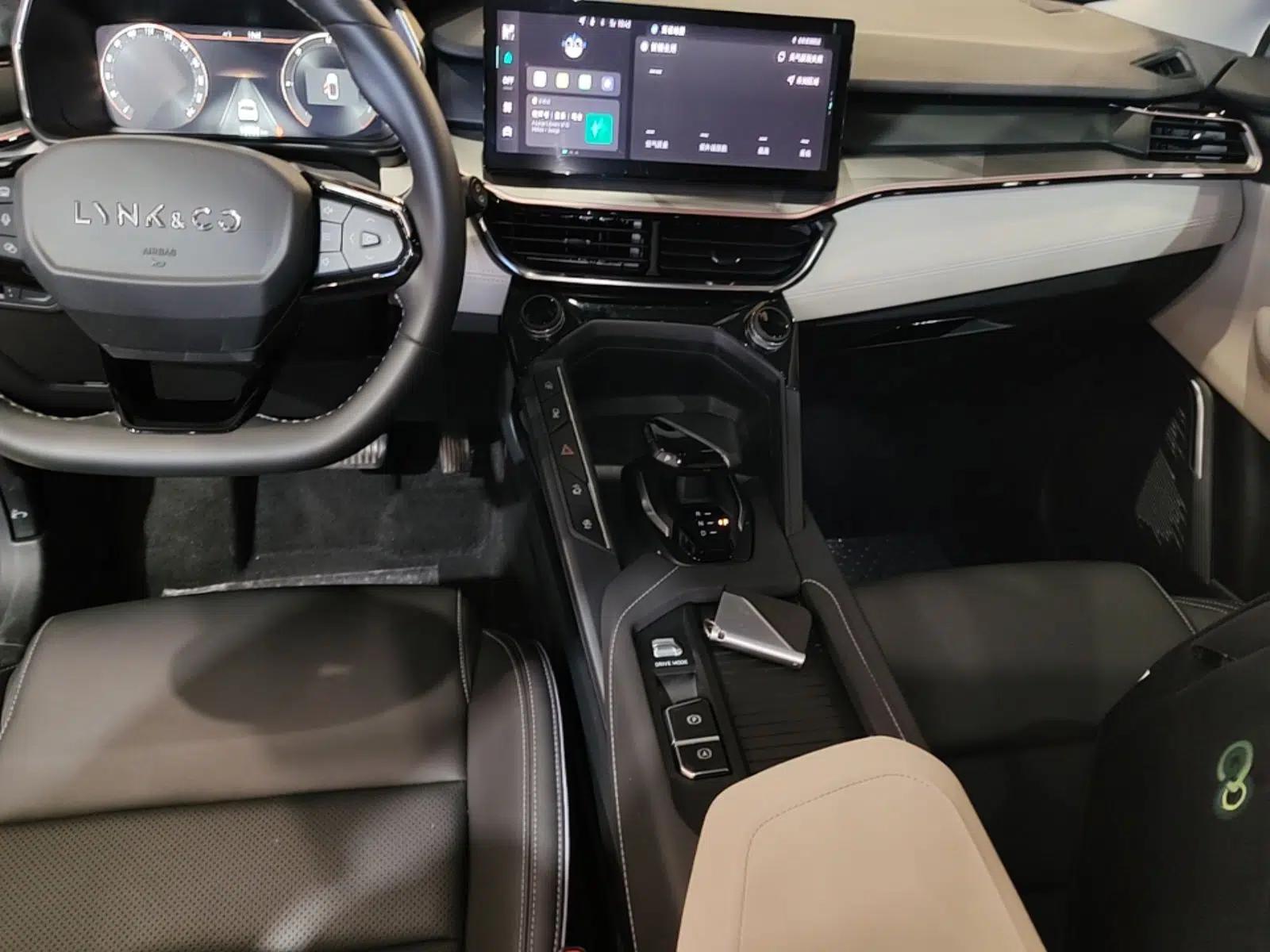 Lynk & Co 06 EM-P 2023 1.5T Remix PHEV Shero — миниатюра 17