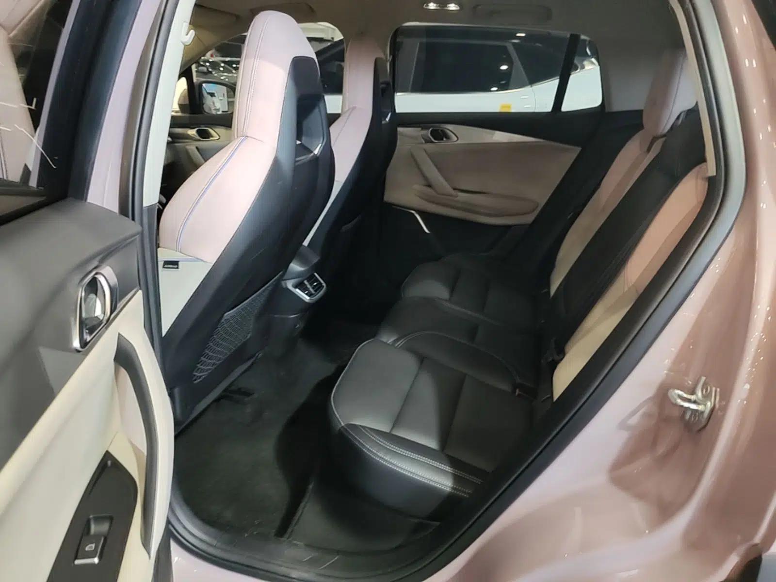 Lynk & Co 06 EM-P 2023 1.5T Remix PHEV Shero — миниатюра 20