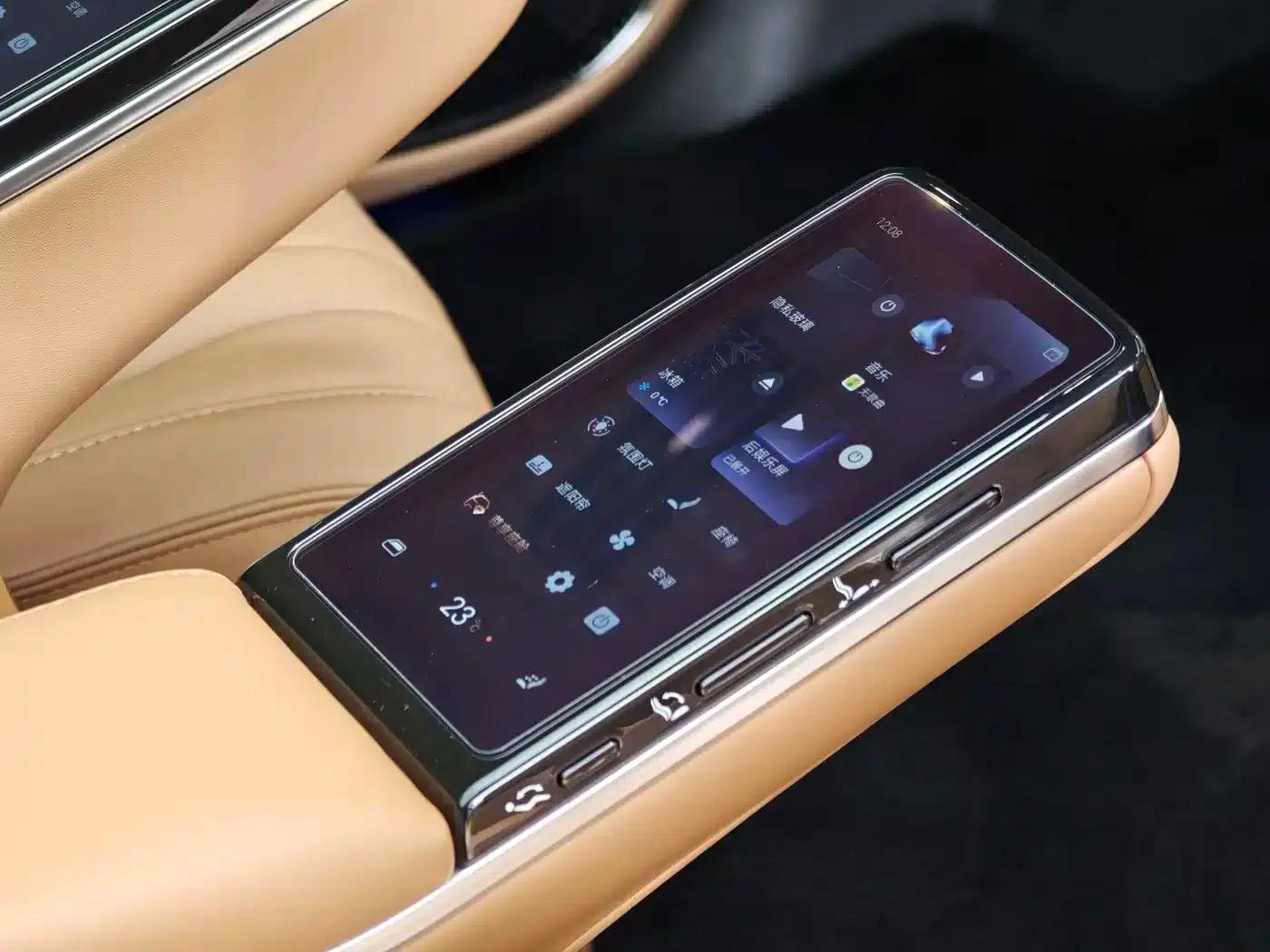 Looking up at the U8 L 2025 Dingshi Edition — миниатюра 26