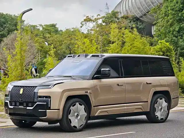 Looking up at the U8 L 2025 Dingshi Edition