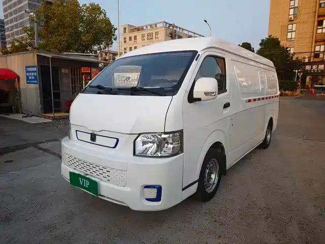 CATL E6 2020 model van, high-roof, 1365kg payload, high-capacity battery pack from CATL.