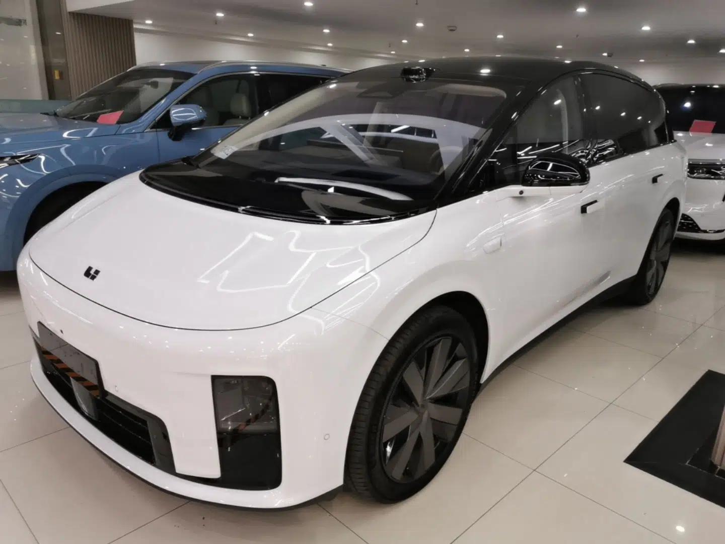 Li Auto i8 2025 Model Standard Version — миниатюра 1
