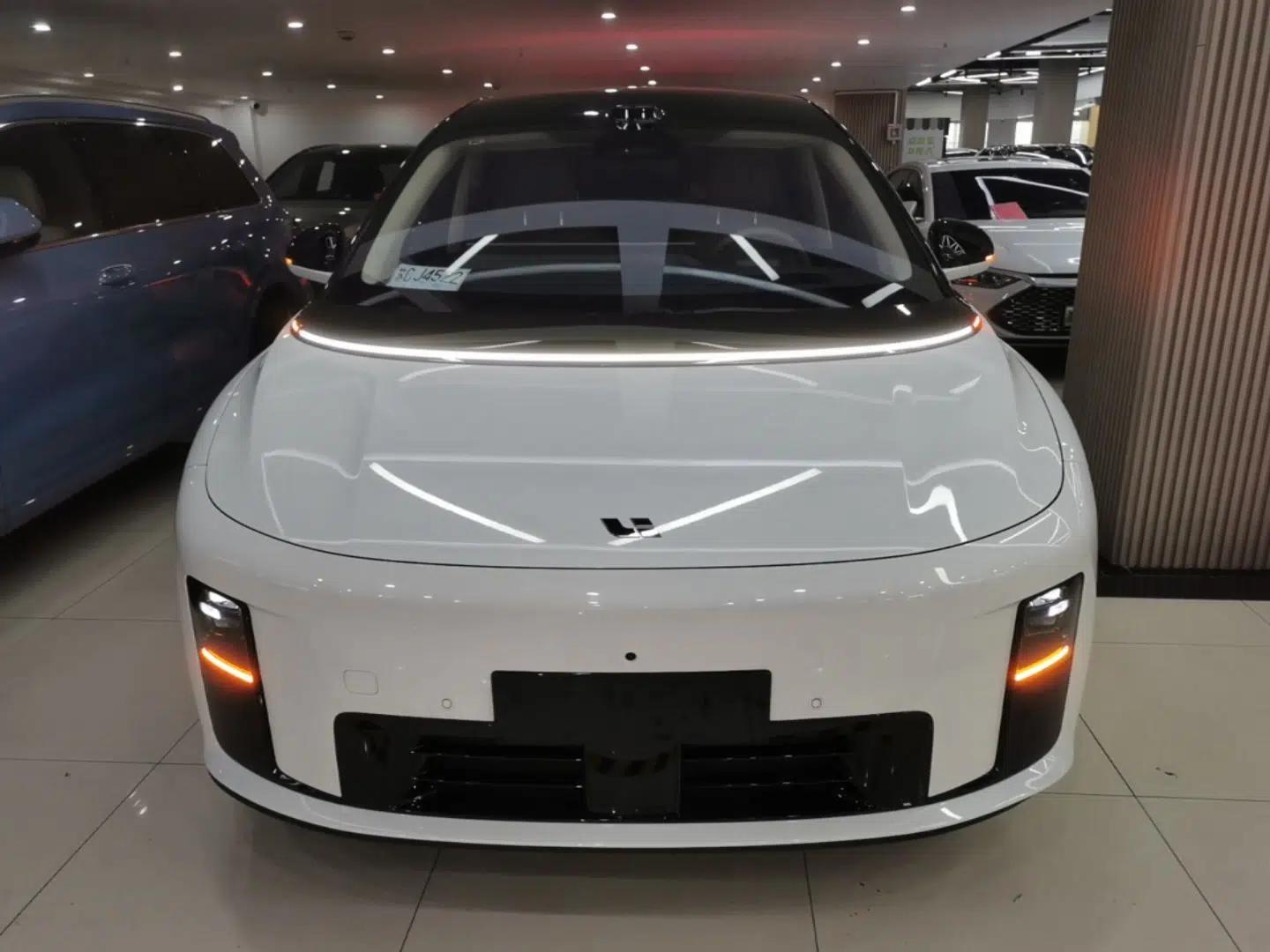 Li Auto i8 2025 Model Standard Version — миниатюра 2