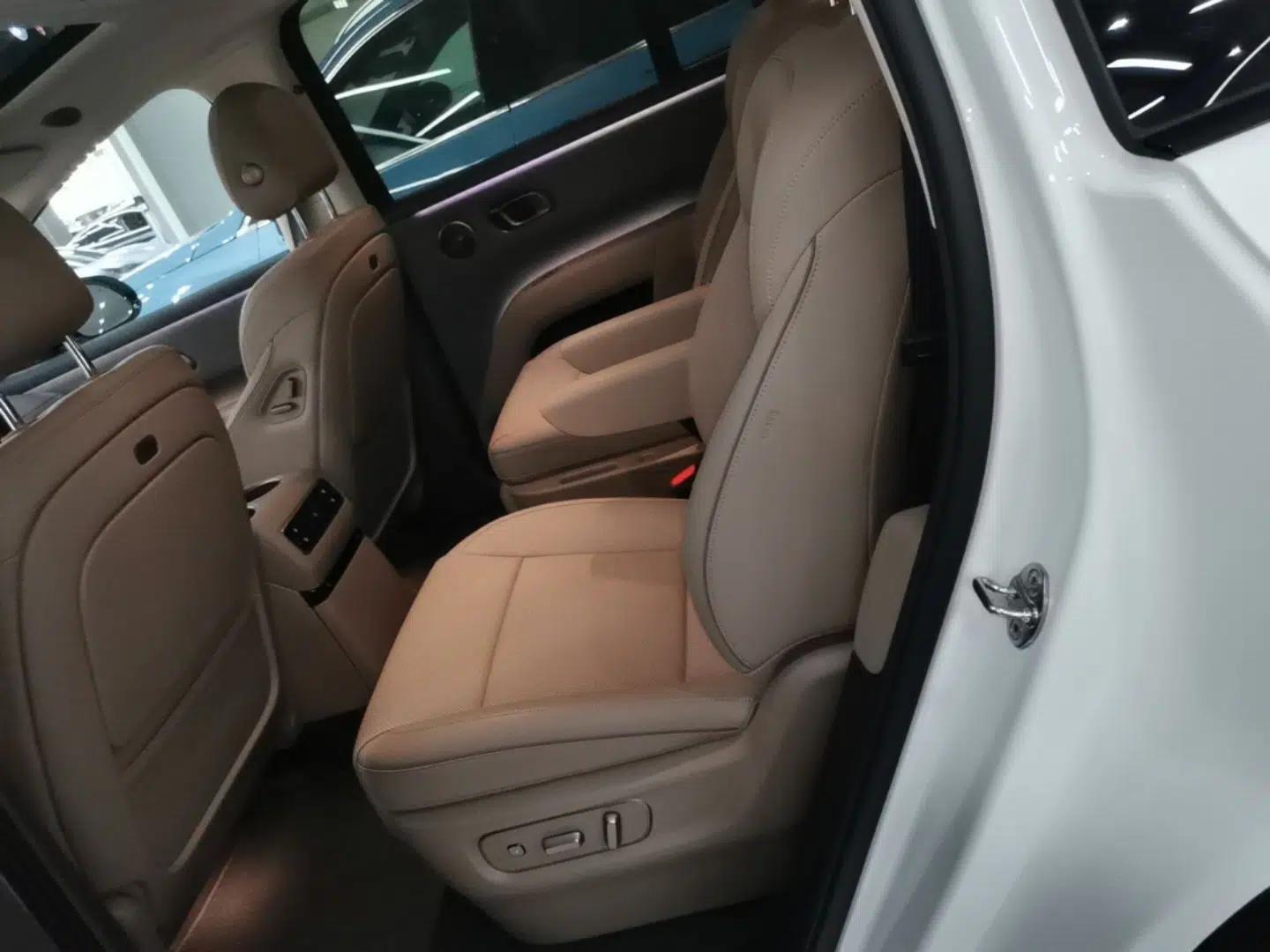 Li Auto i8 2025 Model Standard Version — миниатюра 20