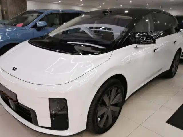 Li Auto i8 2025 Model Standard Version