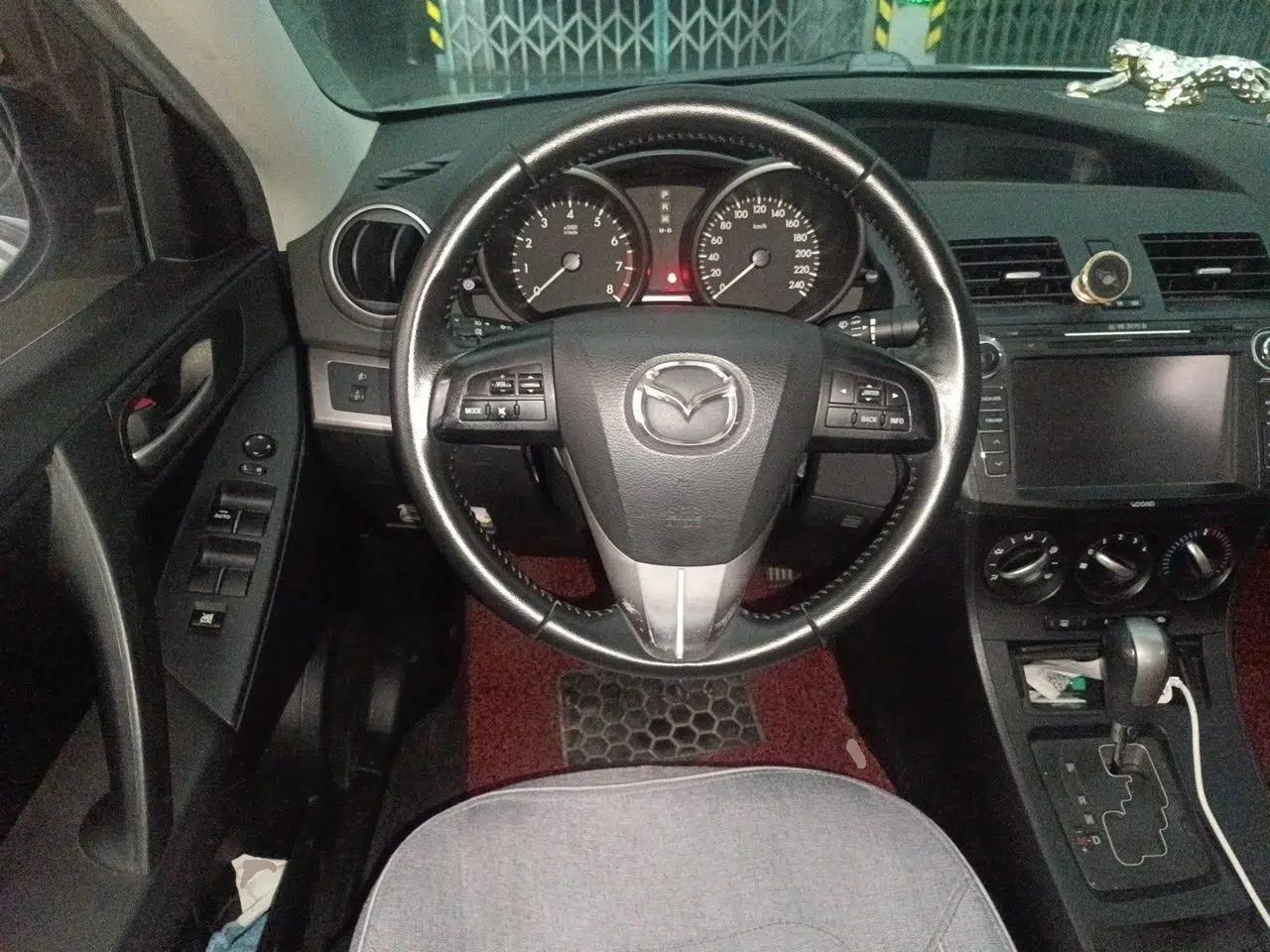 Mazda 3 2013 Sedan 1.6L Automatic Elite Model — миниатюра 11
