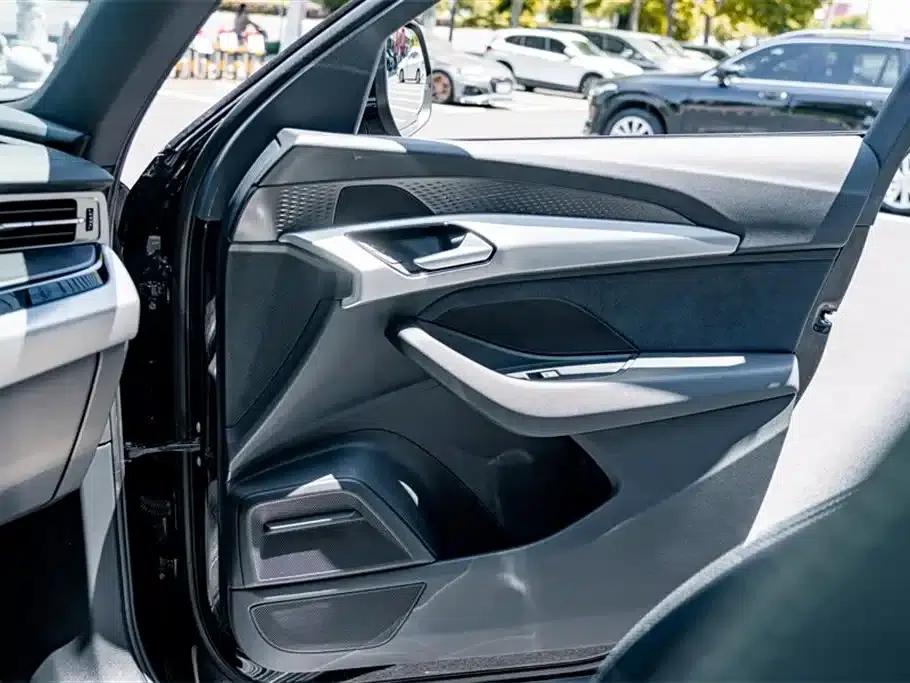 Audi Q6 2023 45 TFSI quattro Qiyun Edition Flying Rider Package — миниатюра 15