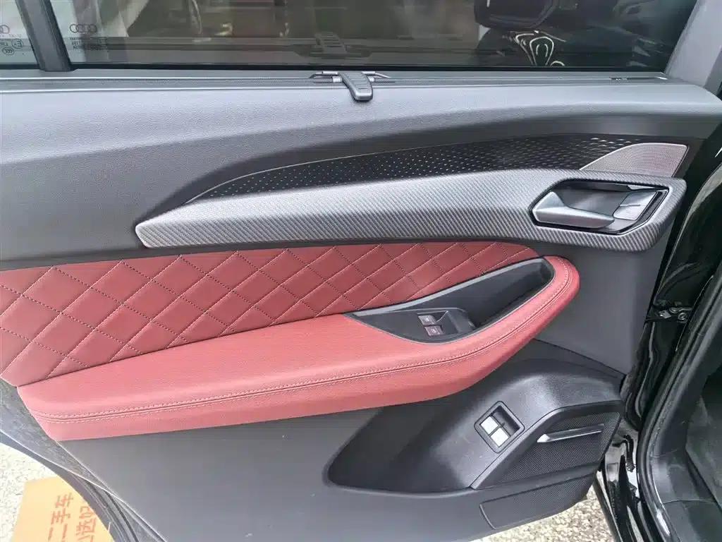 Audi Q6 2023 45 TFSI quattro Black Edition — миниатюра 13