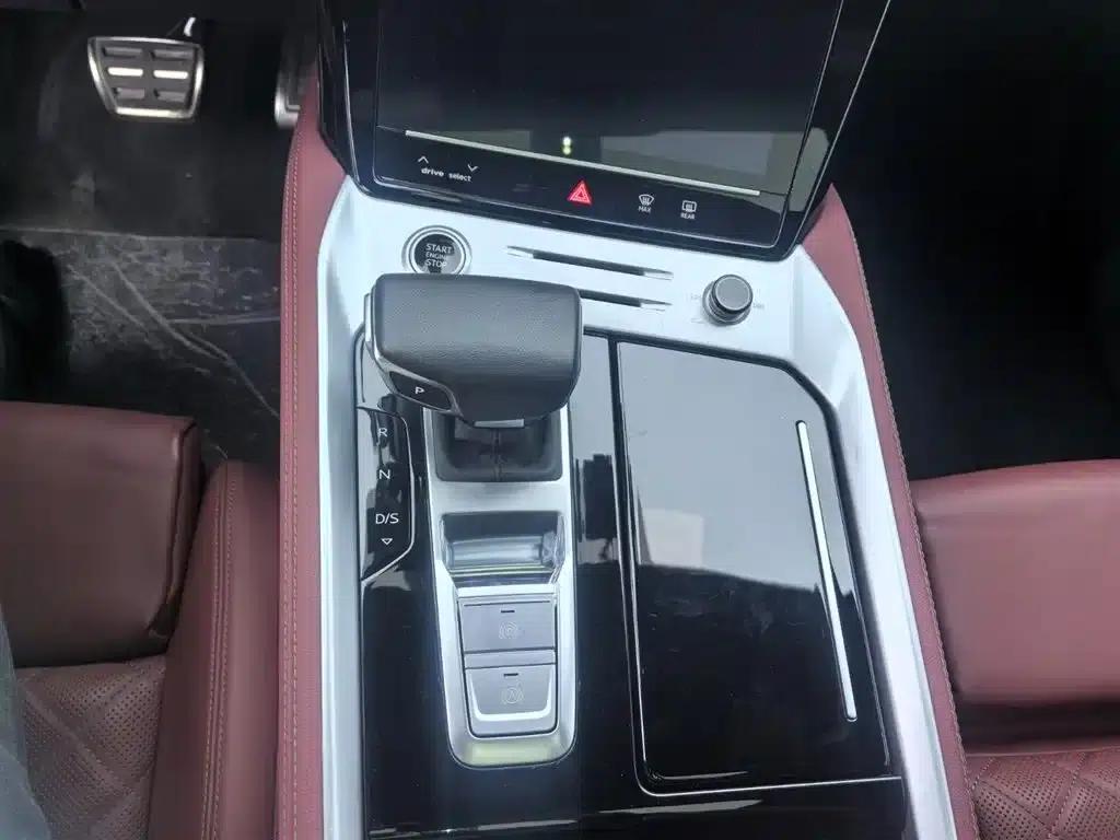 Audi Q6 2023 45 TFSI quattro Black Edition — миниатюра 8