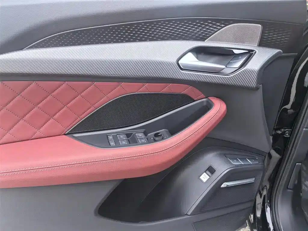Audi Q6 2023 45 TFSI quattro Black Edition — миниатюра 9