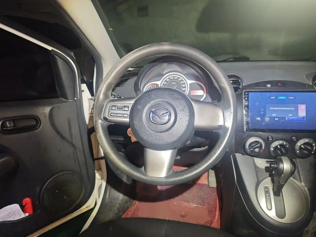 Mazda 2 2012 Hatchback Xuan Dong 1.5L Automatic Value Edition — миниатюра 11