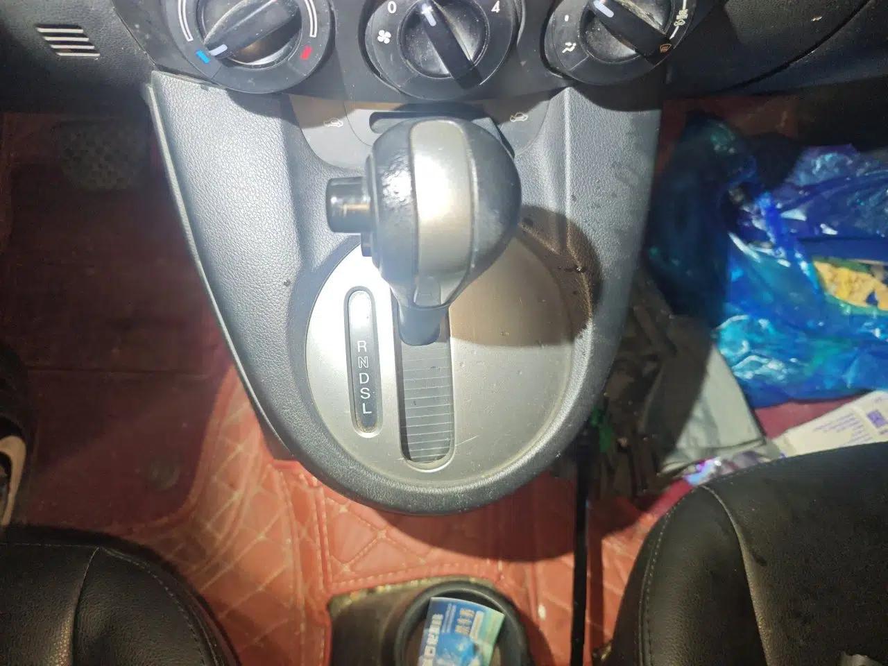 Mazda 2 2012 Hatchback Xuan Dong 1.5L Automatic Value Edition — миниатюра 15