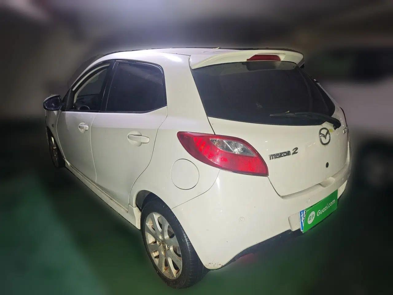 Mazda 2 2012 Hatchback Xuan Dong 1.5L Automatic Value Edition — миниатюра 4