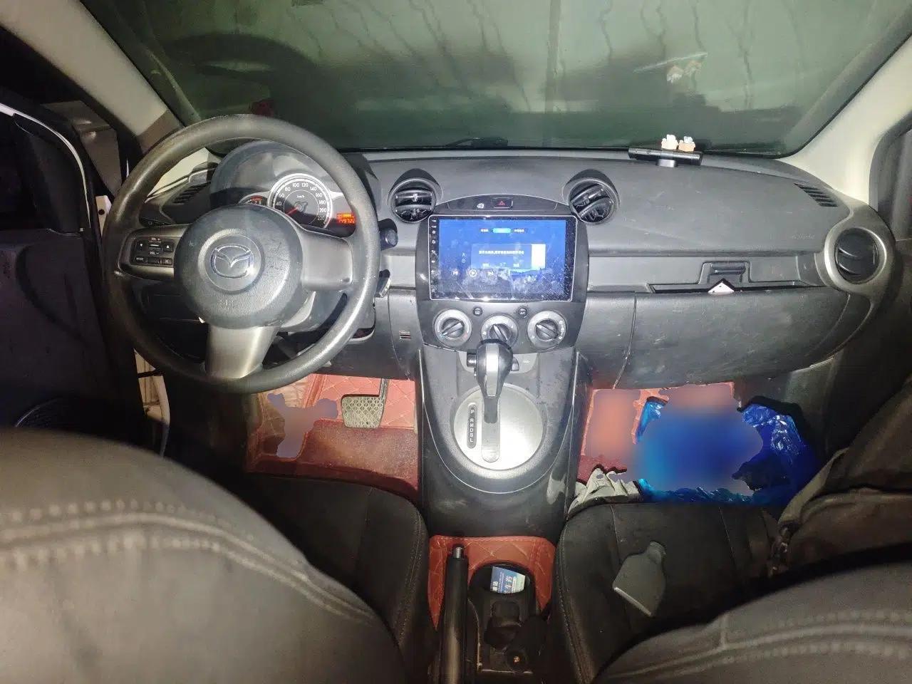 Mazda 2 2012 Hatchback Xuan Dong 1.5L Automatic Value Edition — миниатюра 10