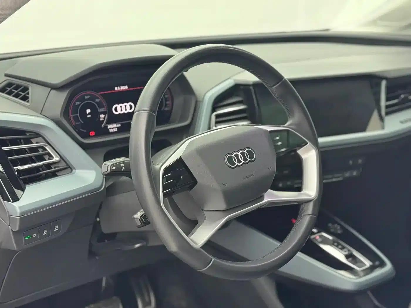 Audi Q5 e-tron 2023 Model 40 e-tron Star Edition Mech Suit — миниатюра 11